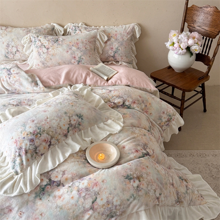 91家纺网 家纺一手货源 找家纺 潘朵拉家纺 2025全消光牛奶绒数码印花款四件套 梦屿繁花