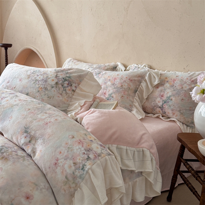 91家纺网 家纺一手货源 找家纺 潘朵拉家纺 2025全消光牛奶绒数码印花款四件套 梦屿繁花