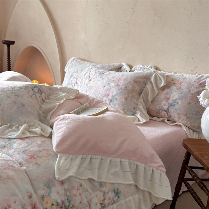 91家纺网 家纺一手货源 找家纺 潘朵拉家纺 2025全消光牛奶绒数码印花款四件套 梦屿繁花