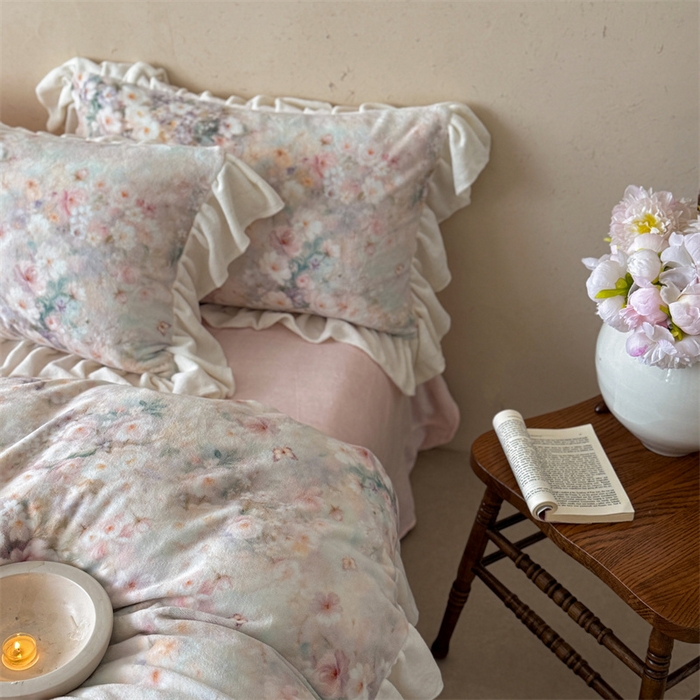 91家纺网 家纺一手货源 找家纺 潘朵拉家纺 2025全消光牛奶绒数码印花款四件套 梦屿繁花