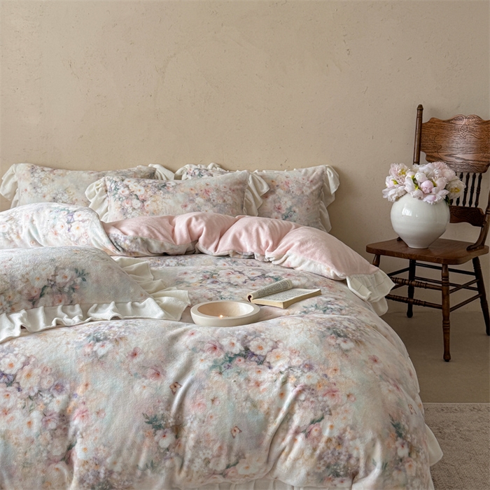 91家纺网 家纺一手货源 找家纺 潘朵拉家纺 2025全消光牛奶绒数码印花款四件套 梦屿繁花