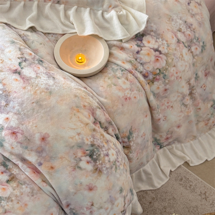 91家纺网 家纺一手货源 找家纺 潘朵拉家纺 2025全消光牛奶绒数码印花款四件套 梦屿繁花