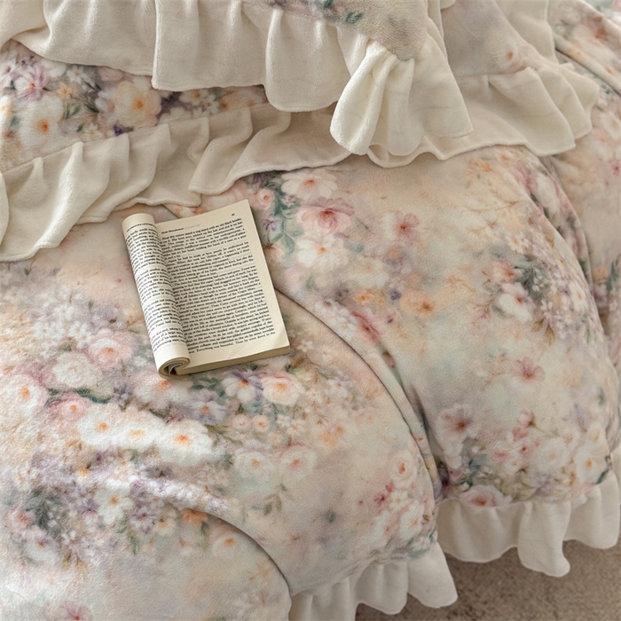 91家纺网 家纺一手货源 找家纺 潘朵拉家纺 2025全消光牛奶绒数码印花款四件套 梦屿繁花