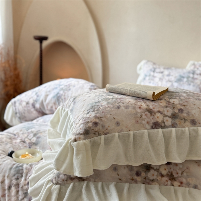 91家纺网 家纺一手货源 找家纺 潘朵拉家纺 2025全消光牛奶绒数码印花款四件套 暮影