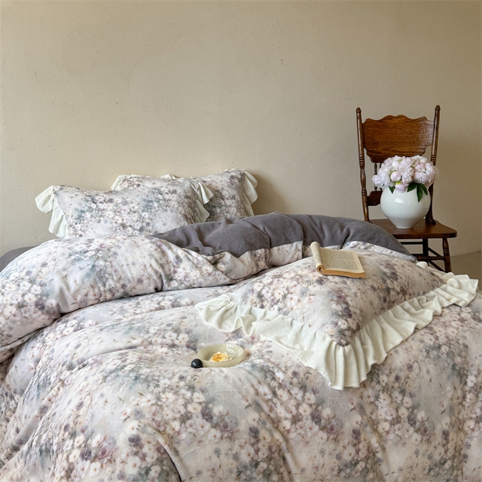 91家纺网 家纺一手货源 找家纺 潘朵拉家纺 2025全消光牛奶绒数码印花款四件套 暮影