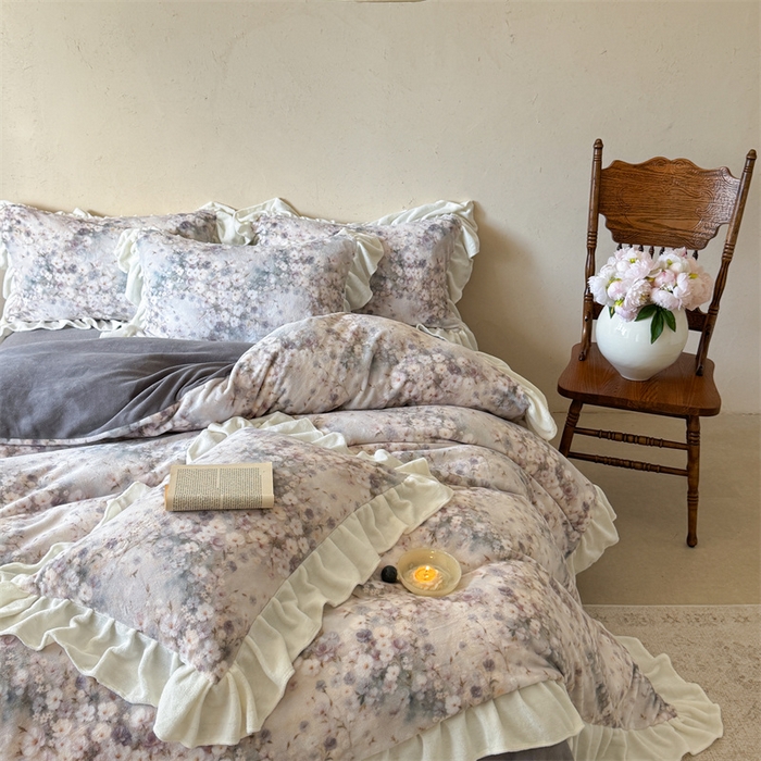 91家纺网 家纺一手货源 找家纺 潘朵拉家纺 2025全消光牛奶绒数码印花款四件套 暮影