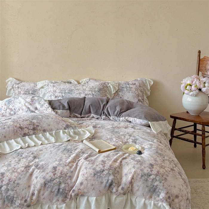 91家纺网 家纺一手货源 找家纺 潘朵拉家纺 2025全消光牛奶绒数码印花款四件套 暮影