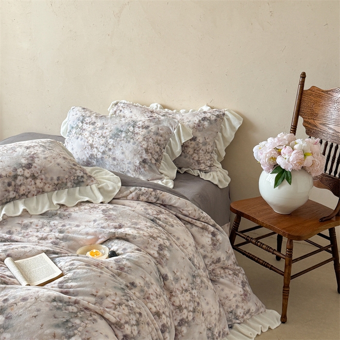 91家纺网 家纺一手货源 找家纺 潘朵拉家纺 2025全消光牛奶绒数码印花款四件套 暮影