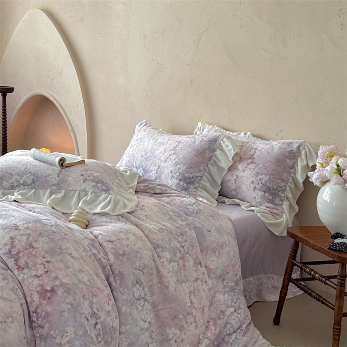 91家纺网 家纺一手货源 找家纺 潘朵拉家纺 2025全消光牛奶绒数码印花款四件套 薰衣幽梦