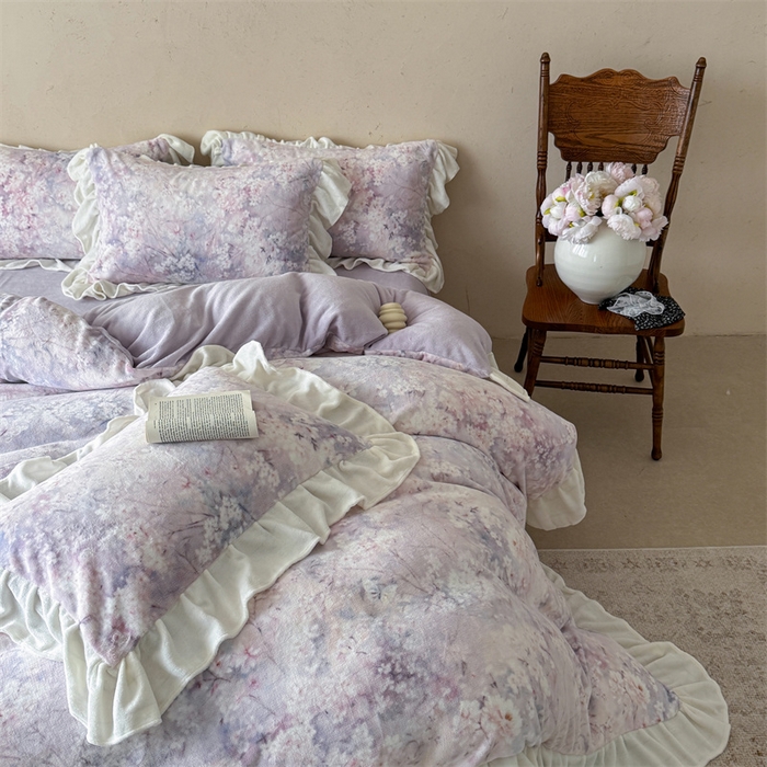 91家纺网 家纺一手货源 找家纺 潘朵拉家纺 2025全消光牛奶绒数码印花款四件套 薰衣幽梦