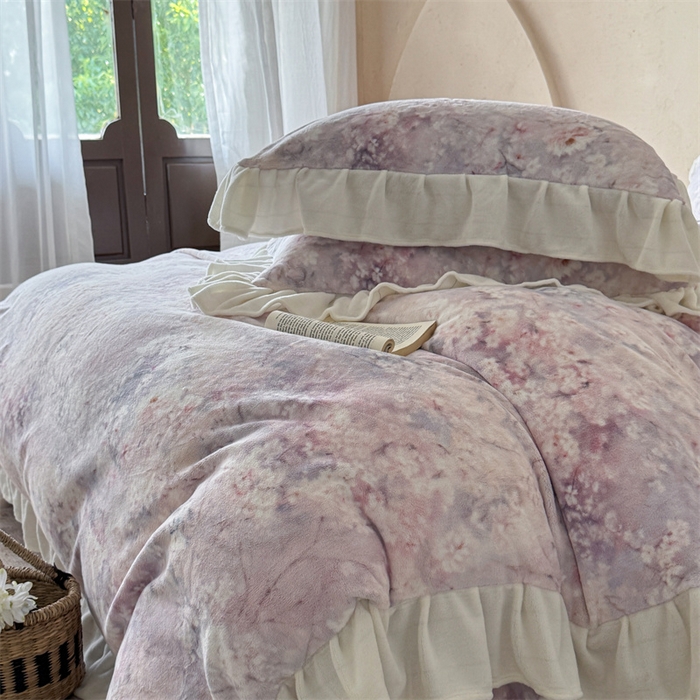 91家纺网 家纺一手货源 找家纺 潘朵拉家纺 2025全消光牛奶绒数码印花款四件套 薰衣幽梦