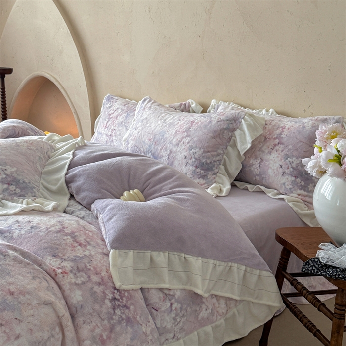 91家纺网 家纺一手货源 找家纺 潘朵拉家纺 2025全消光牛奶绒数码印花款四件套 薰衣幽梦