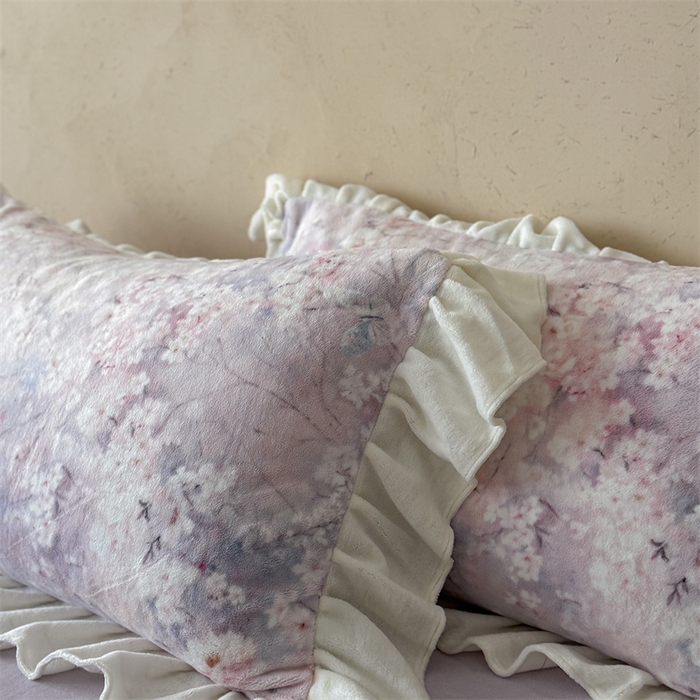 91家纺网 家纺一手货源 找家纺 潘朵拉家纺 2025全消光牛奶绒数码印花款四件套 薰衣幽梦