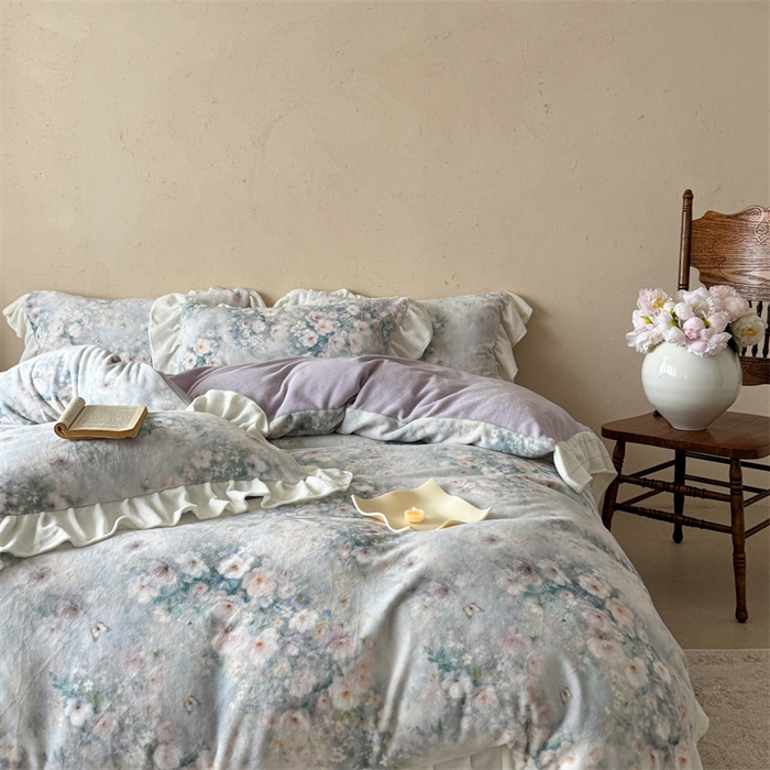 91家纺网 家纺一手货源 找家纺 潘朵拉家纺 2025全消光牛奶绒数码印花款四件套 紫韵幽梦