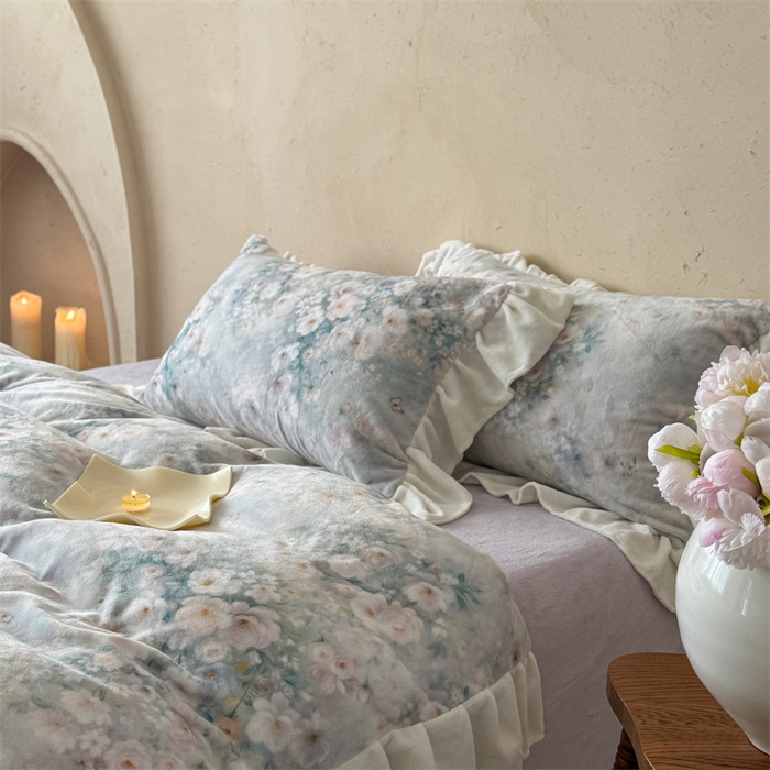 91家纺网 家纺一手货源 找家纺 潘朵拉家纺 2025全消光牛奶绒数码印花款四件套 紫韵幽梦