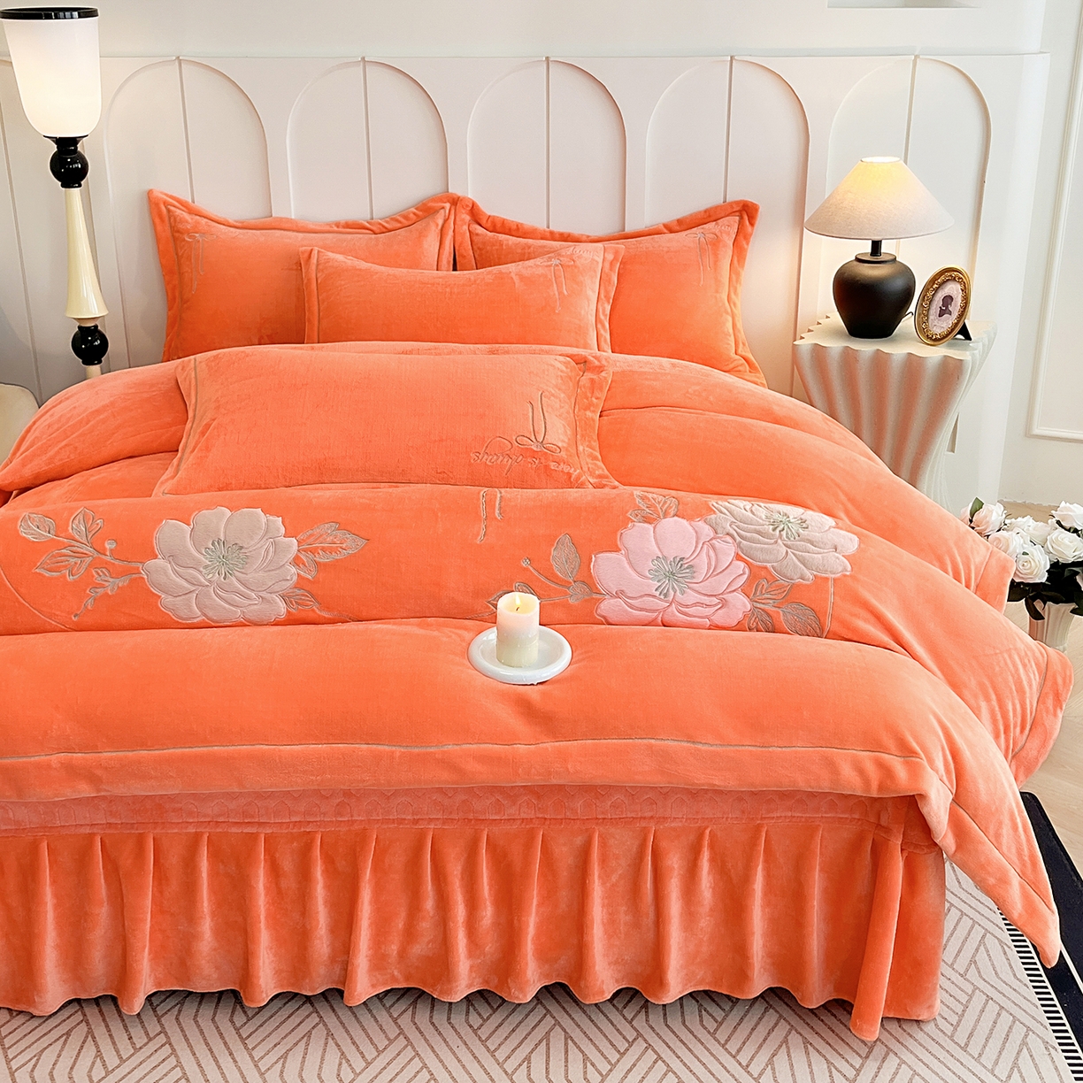 91家纺网 家纺一手货源 找家纺 （总）孟鑫家纺 2025新款230克高克重宽边一字绣牛奶绒贴布绣花四件套床盖款-绣语清风