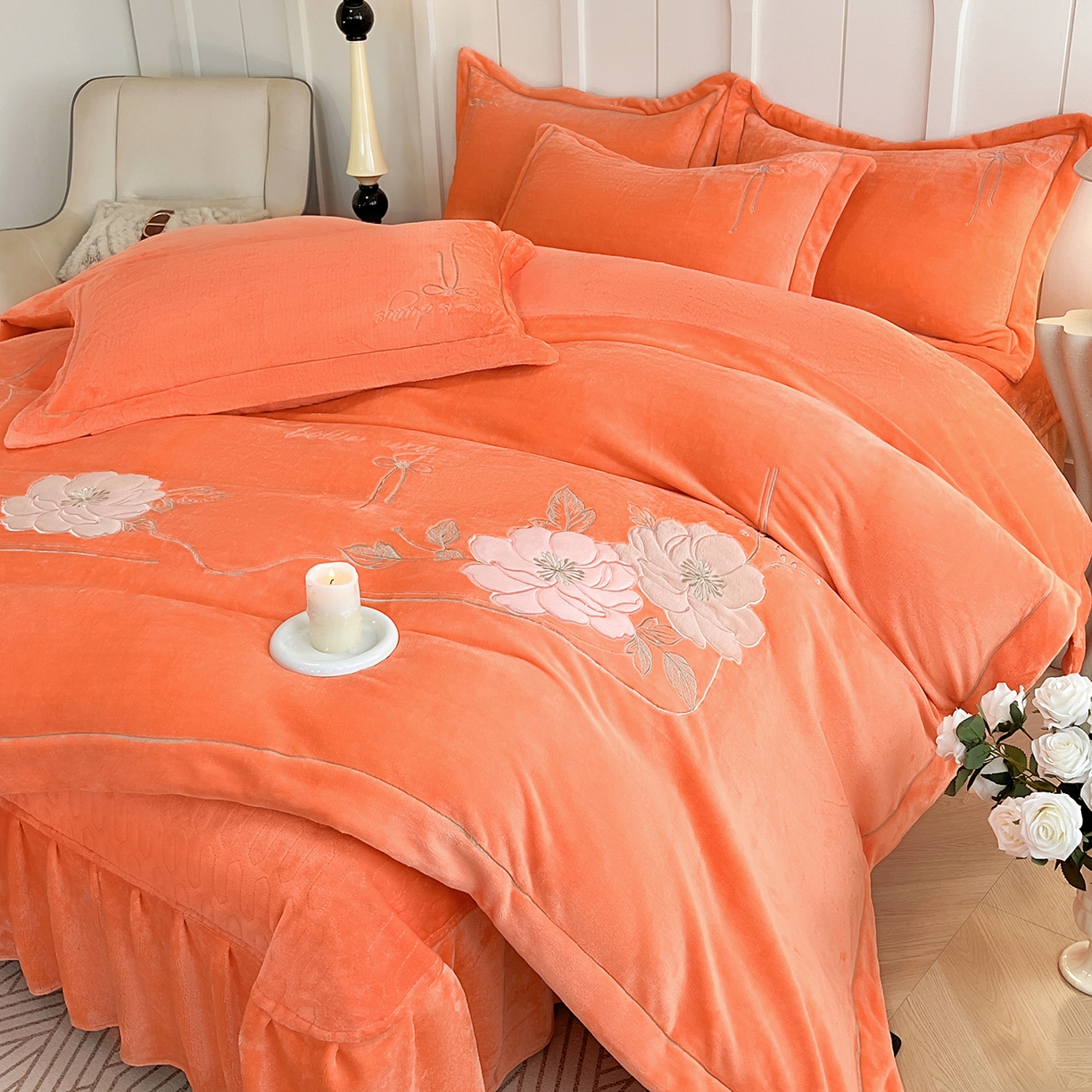 91家纺网 家纺一手货源 找家纺 （总）孟鑫家纺 2025新款230克高克重宽边一字绣牛奶绒贴布绣花四件套床盖款-绣语清风