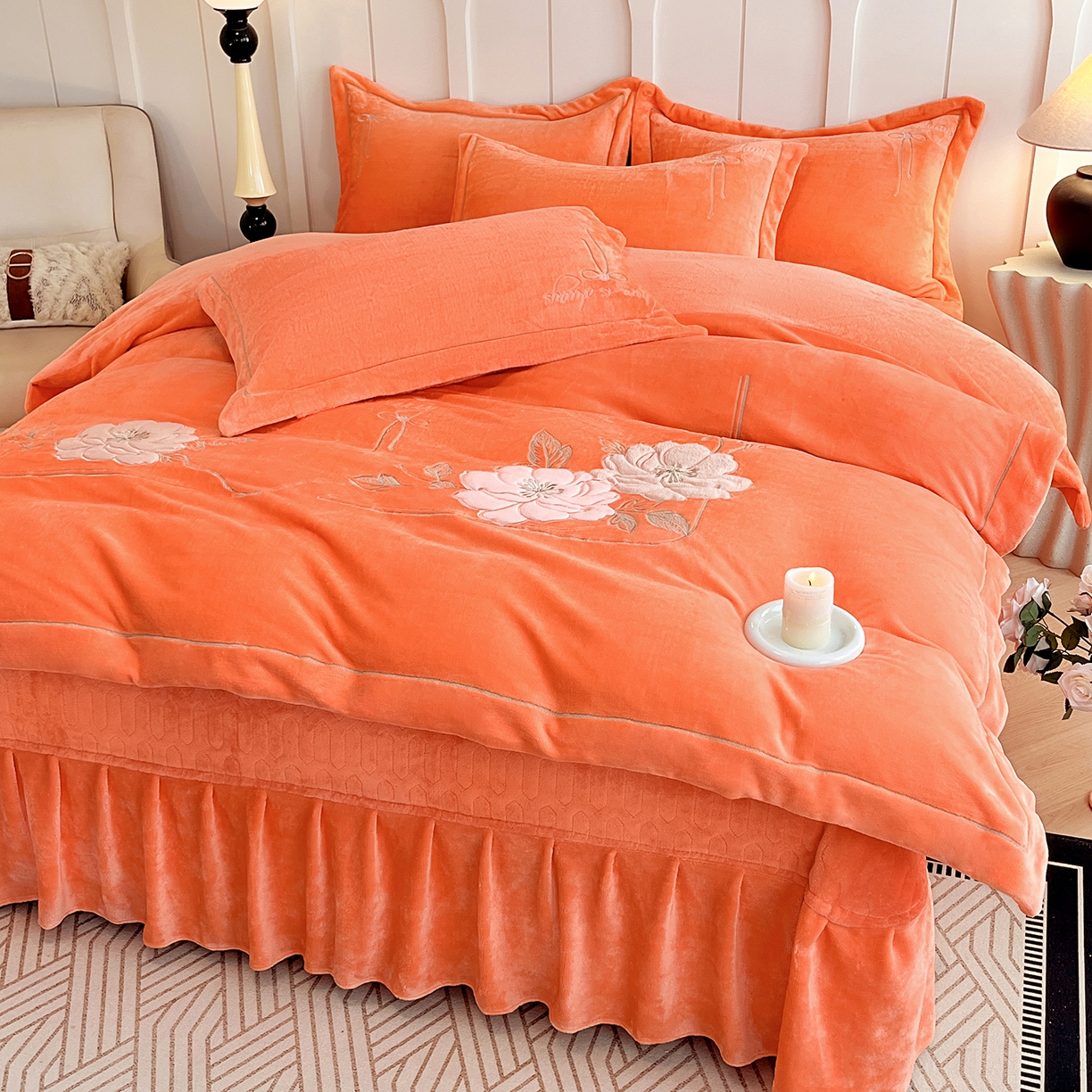 91家纺网 家纺一手货源 找家纺 （总）孟鑫家纺 2025新款230克高克重宽边一字绣牛奶绒贴布绣花四件套床盖款-绣语清风