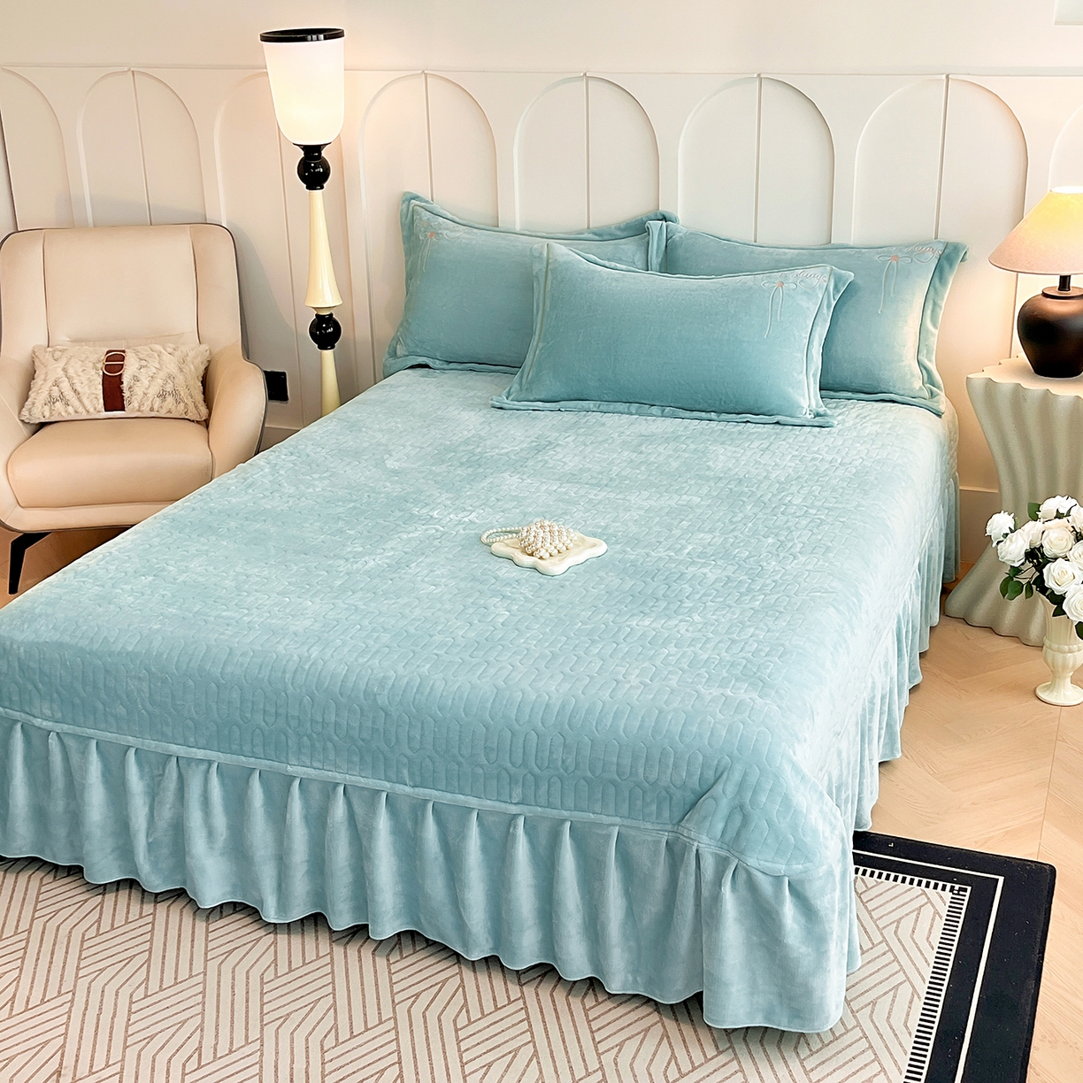 91家纺网 家纺一手货源 找家纺 孟鑫家纺 2025新款230克高克重宽边一字绣牛奶绒贴布绣花四件套床盖款-绣语清风 绣语清风-湖绿