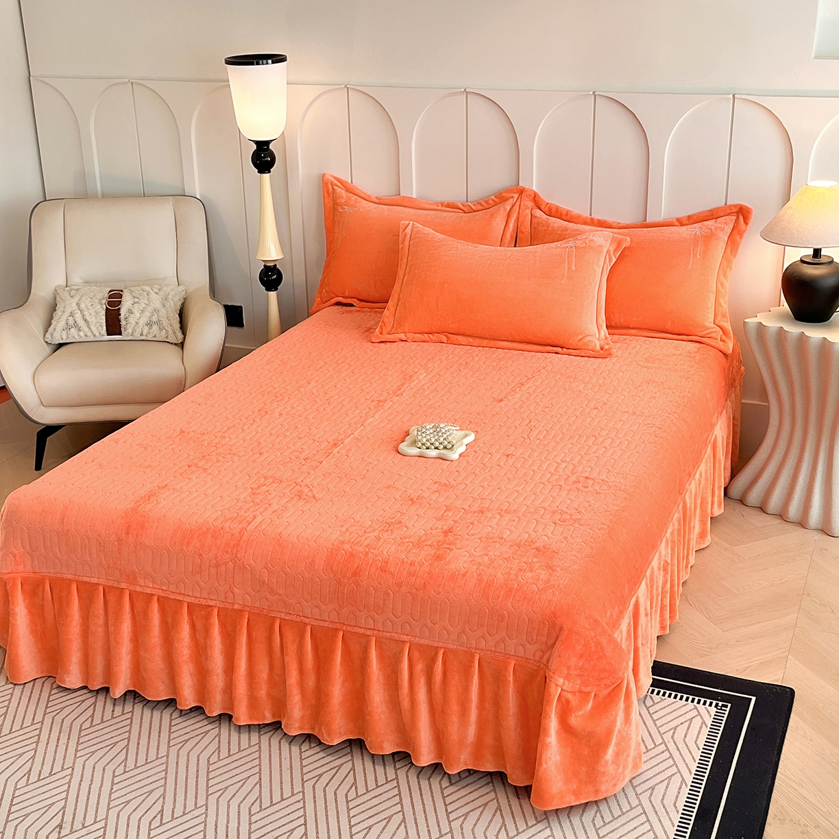 91家纺网 家纺一手货源 找家纺 孟鑫家纺 2025新款230克高克重宽边一字绣牛奶绒贴布绣花四件套床盖款-绣语清风 绣语清风-桔色