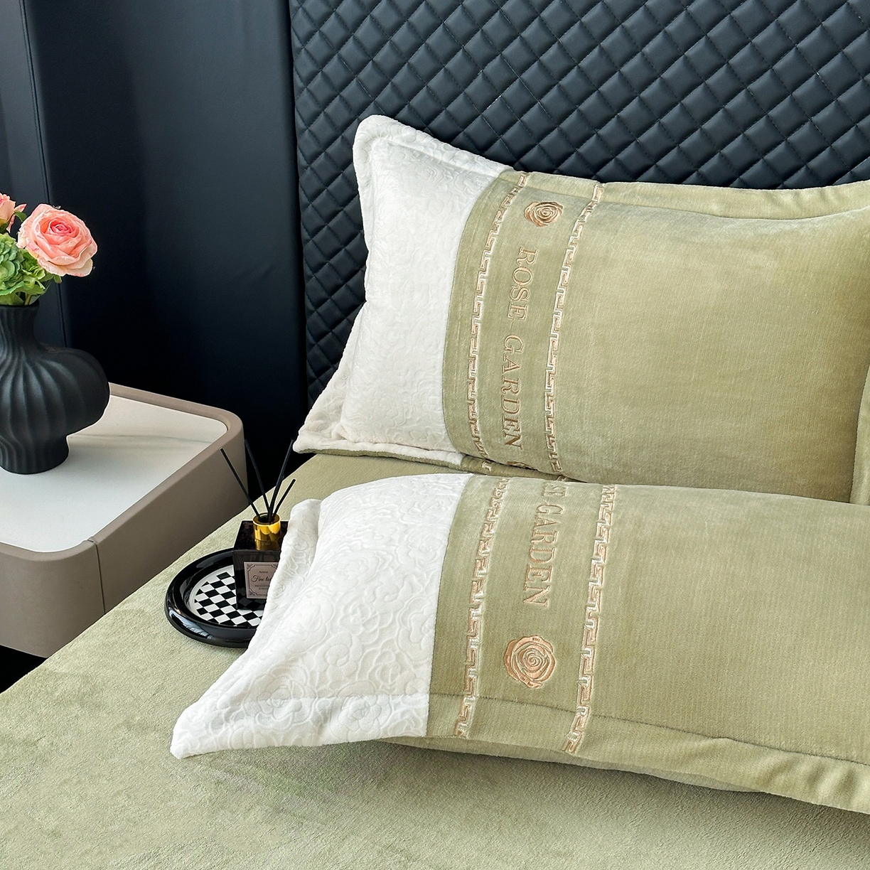 91家纺网 家纺一手货源 找家纺 沐棉家居 2025新款字母刺绣雕花牛奶绒四件套 花园·绿