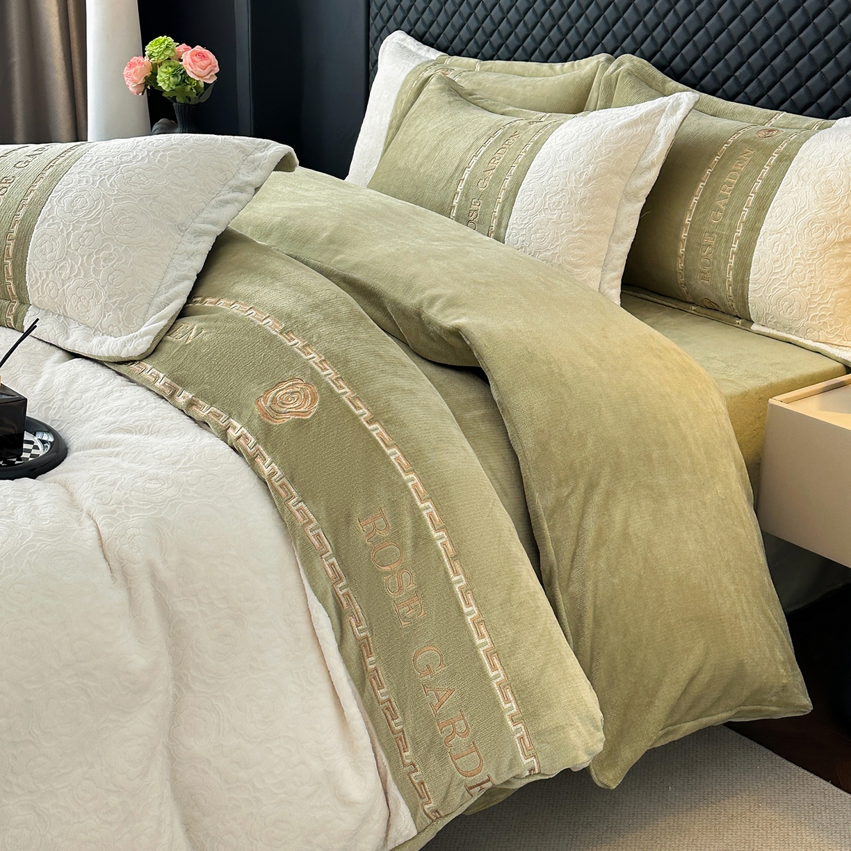 沐棉家居 2025新款字母刺绣雕花牛奶绒四件套 花园·绿