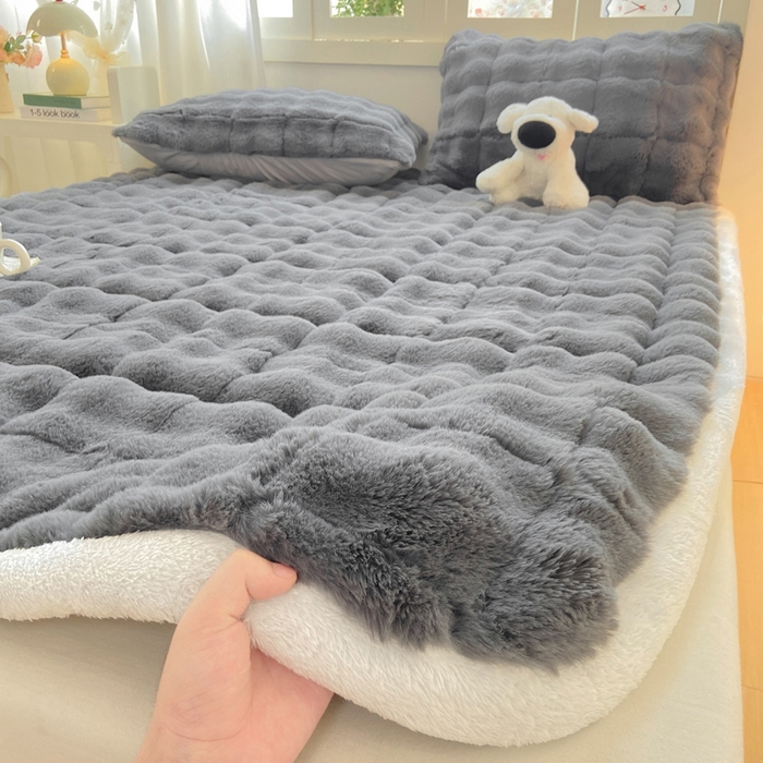 91家纺网 家纺一手货源 找家纺 （总）麒东家纺 2025年新款兔毛绒泡泡绒夹棉床垫