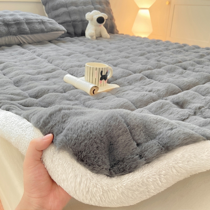 91家纺网 家纺一手货源 找家纺 （总）麒东家纺 2025年新款兔毛绒泡泡绒夹棉床垫