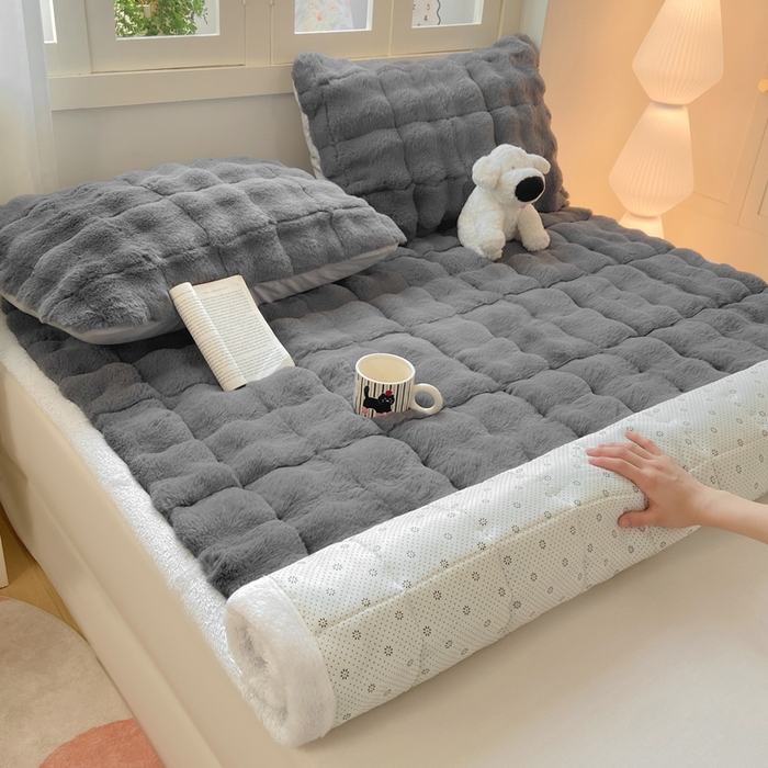 91家纺网 家纺一手货源 找家纺 （总）麒东家纺 2025年新款兔毛绒泡泡绒夹棉床垫