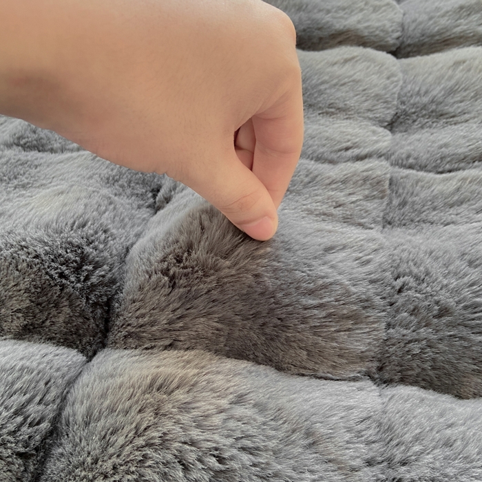 91家纺网 家纺一手货源 找家纺 （总）麒东家纺 2025年新款兔毛绒泡泡绒夹棉床垫