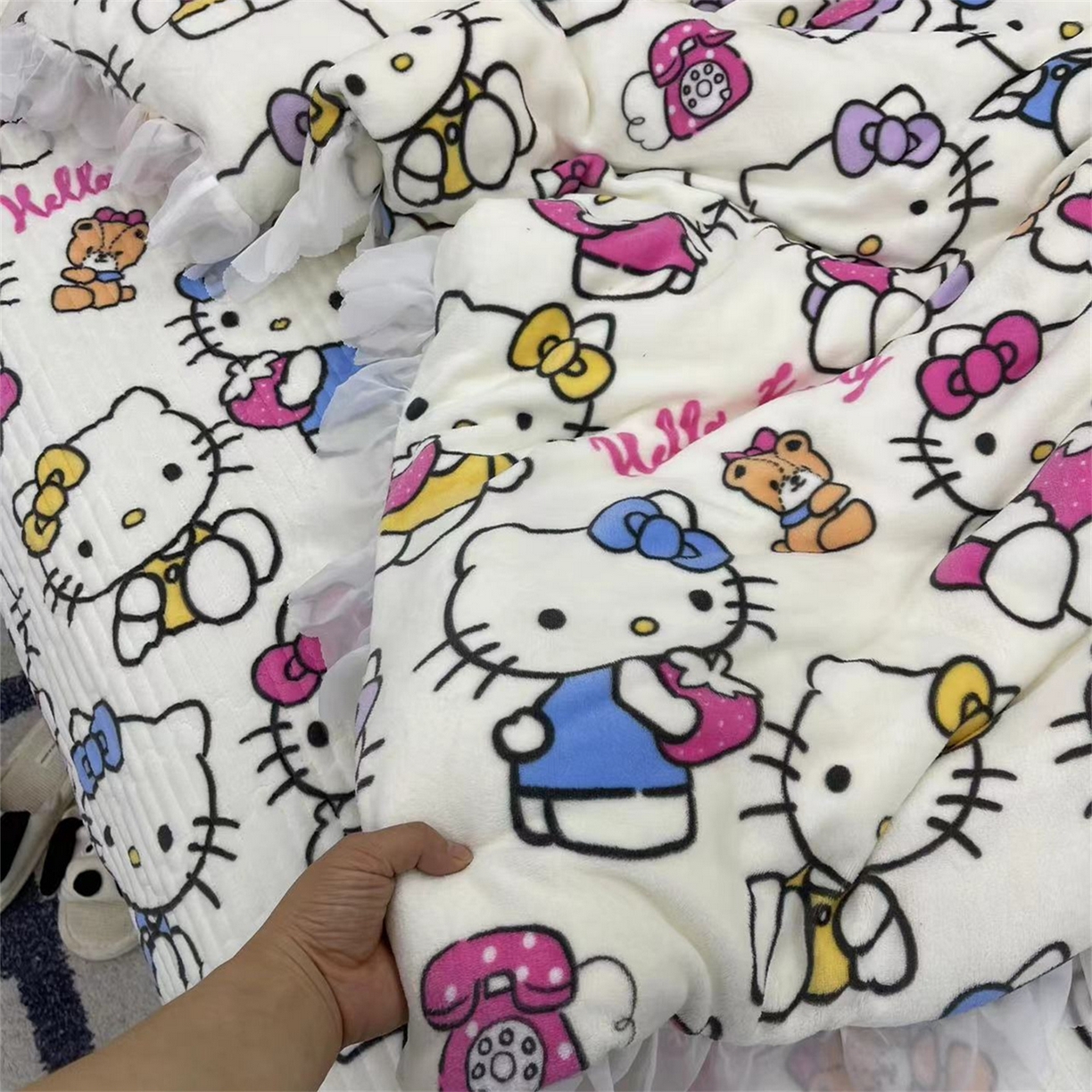 91家纺网 家纺一手货源 找家纺 禧瑞谷 2025新款冬季牛奶绒双层蕾丝花边床盖三件套床盖四件套 KT猫