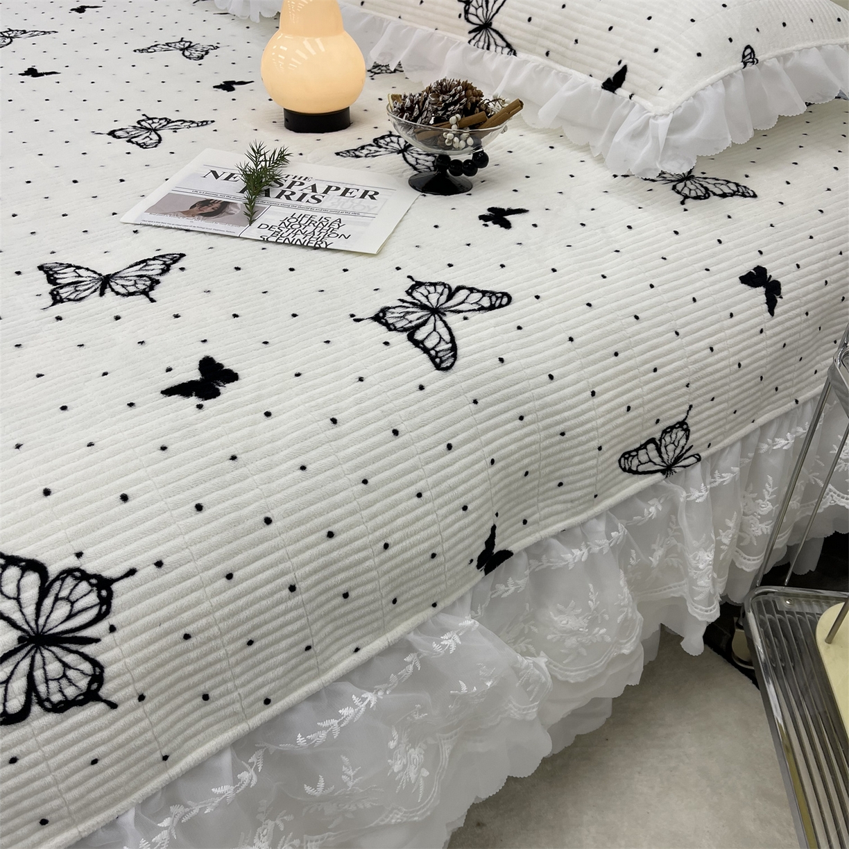 91家纺网 家纺一手货源 找家纺 禧瑞谷 2025新款冬季牛奶绒双层蕾丝花边床盖三件套床盖四件套 蝶舞白色