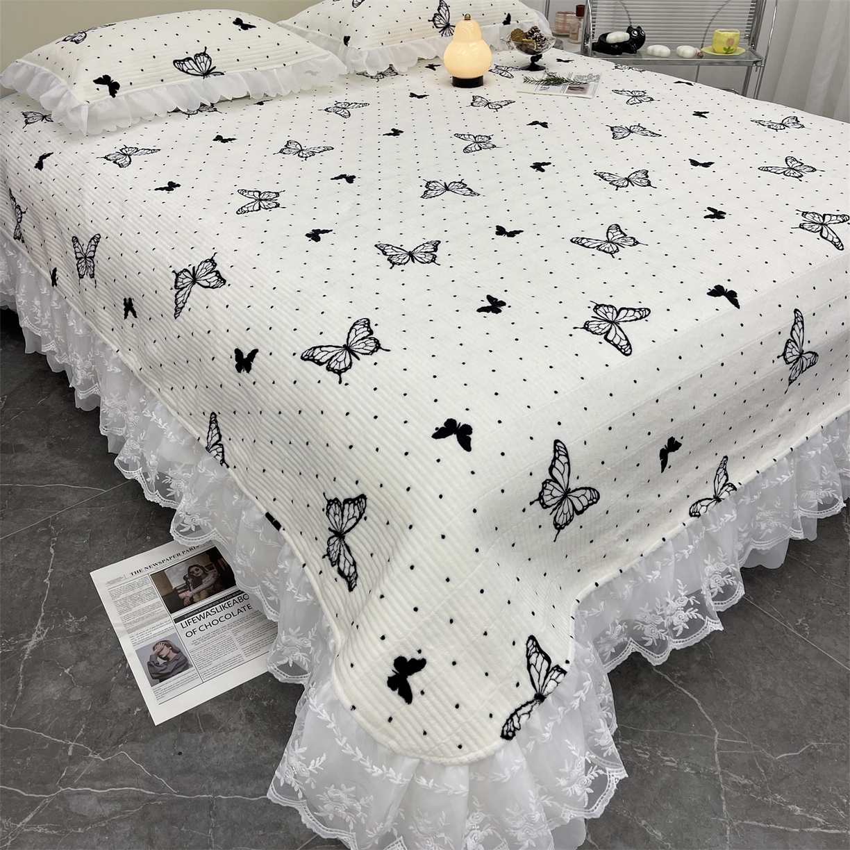 91家纺网 家纺一手货源 找家纺 禧瑞谷 2025新款冬季牛奶绒双层蕾丝花边床盖三件套床盖四件套 蝶舞白色