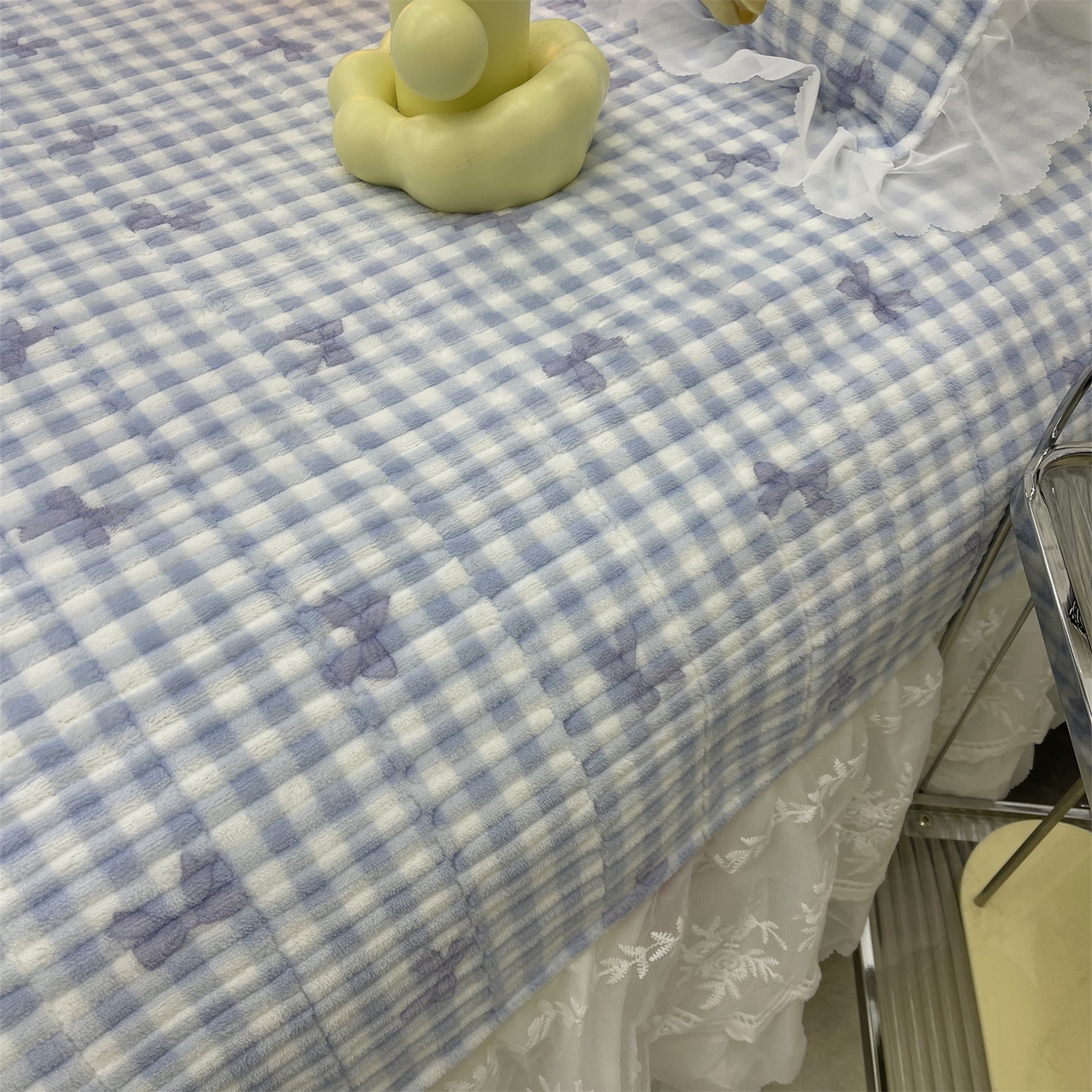 91家纺网 家纺一手货源 找家纺 禧瑞谷 2025新款冬季牛奶绒双层蕾丝花边床盖三件套床盖四件套 洛丽塔蓝