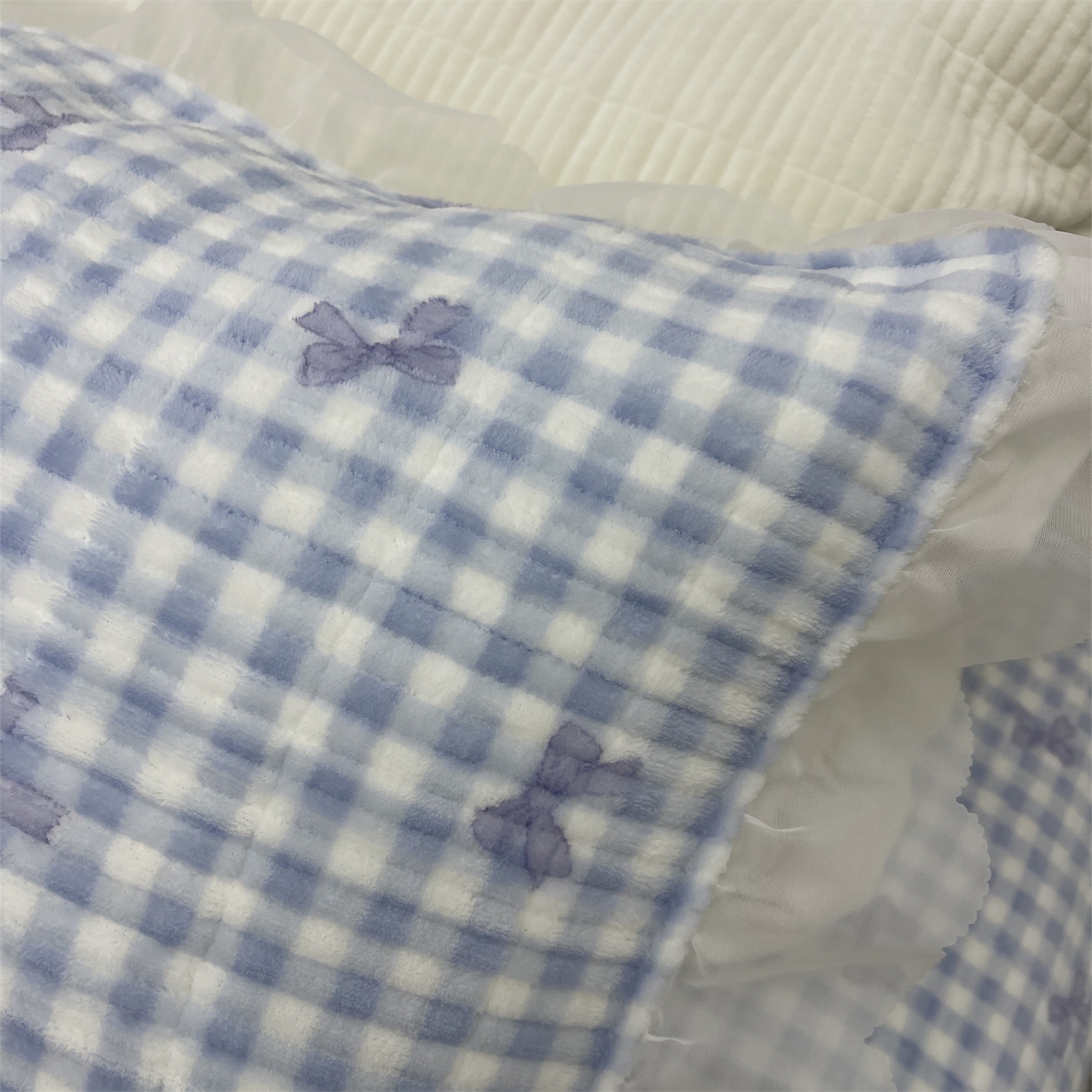 91家纺网 家纺一手货源 找家纺 禧瑞谷 2025新款冬季牛奶绒双层蕾丝花边床盖三件套床盖四件套 洛丽塔蓝