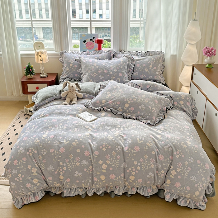 91家纺网 家纺一手货源 找家纺 （总）简一 2025新款牛奶绒花边床盖四件套