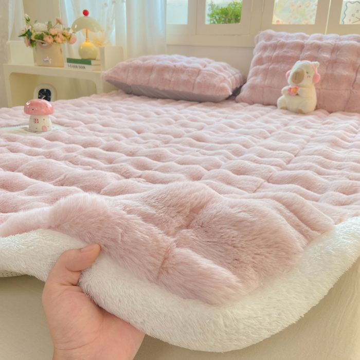 麒东家纺 2025年新款兔毛绒泡泡绒夹棉床垫 粉色