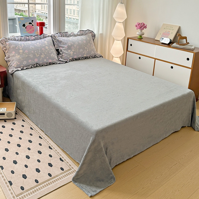 91家纺网 家纺一手货源 找家纺 简一 2025新款牛奶绒花边床盖四件套 浪漫花语