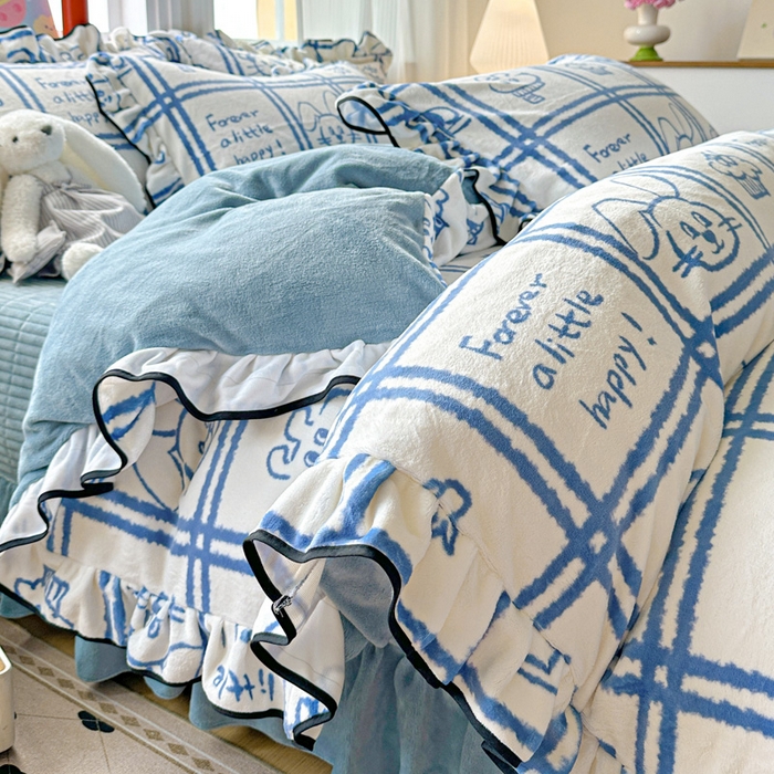 91家纺网 家纺一手货源 找家纺 简一 2025新款牛奶绒花边床盖四件套 派队乐园