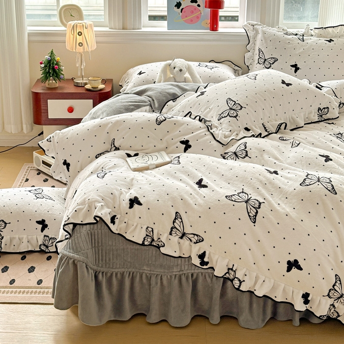 91家纺网 家纺一手货源 找家纺 简一 2025新款牛奶绒花边床盖四件套 水墨蝴蝶