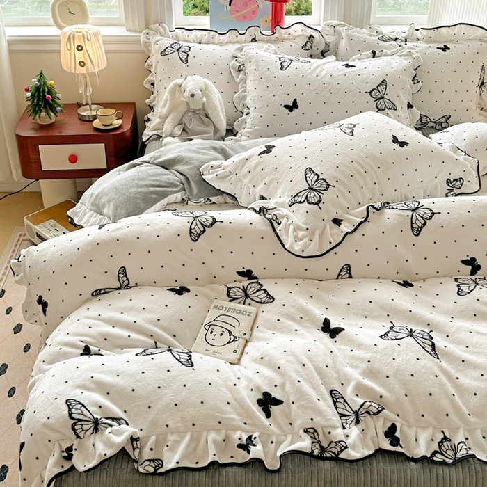 91家纺网 家纺一手货源 找家纺 简一 2025新款牛奶绒花边床盖四件套 水墨蝴蝶