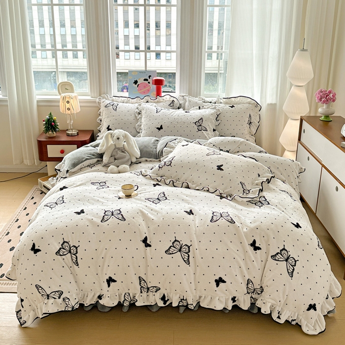 简一 2025新款牛奶绒花边床盖四件套 水墨蝴蝶