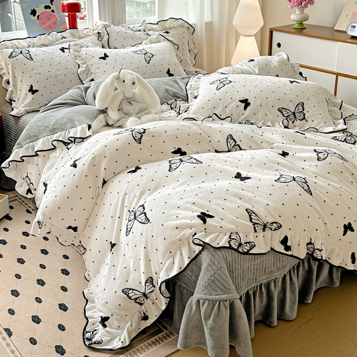 91家纺网 家纺一手货源 找家纺 简一 2025新款牛奶绒花边床盖四件套 水墨蝴蝶