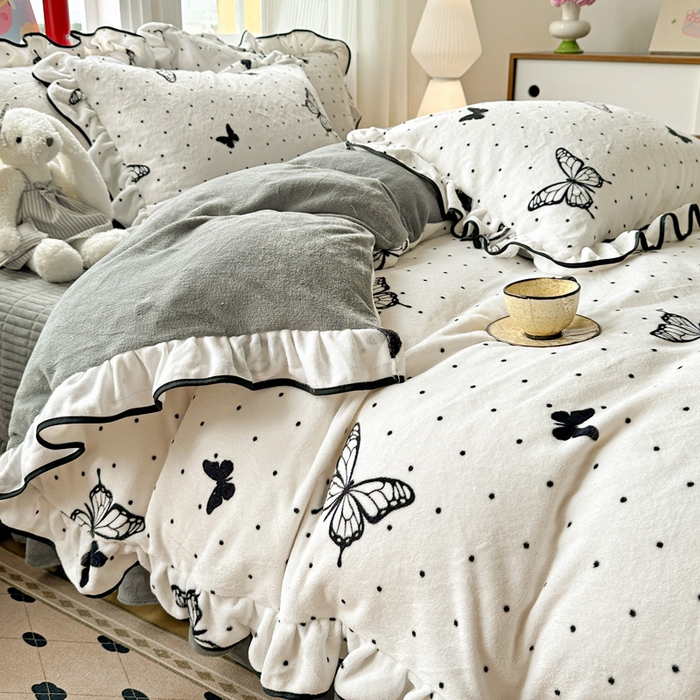 91家纺网 家纺一手货源 找家纺 简一 2025新款牛奶绒花边床盖四件套 水墨蝴蝶