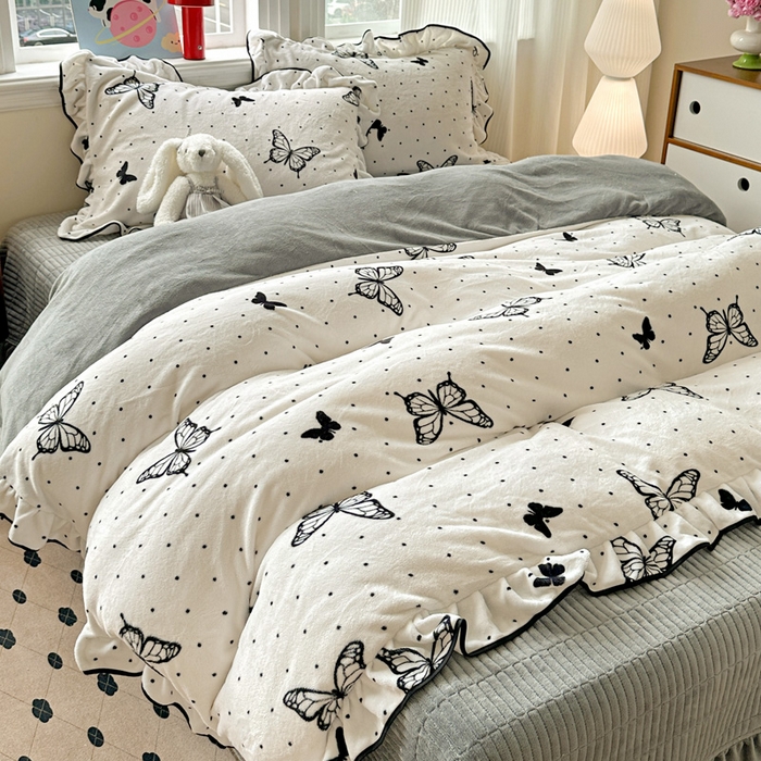 91家纺网 家纺一手货源 找家纺 简一 2025新款牛奶绒花边床盖四件套 水墨蝴蝶