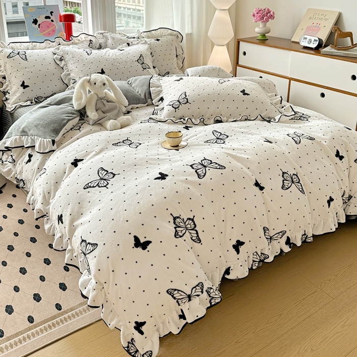 91家纺网 家纺一手货源 找家纺 简一 2025新款牛奶绒花边床盖四件套 水墨蝴蝶