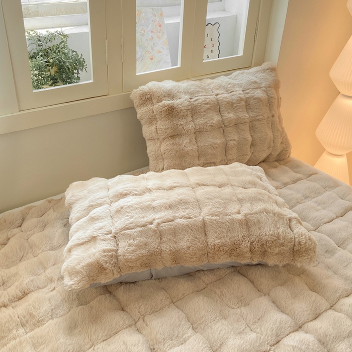 91家纺网 家纺一手货源 找家纺 麒东家纺 2025年新款兔毛绒泡泡绒夹棉床垫 咖色