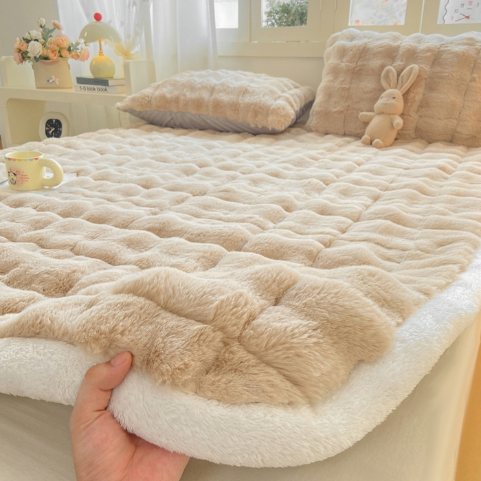 麒东家纺 2025年新款兔毛绒泡泡绒夹棉床垫 咖色