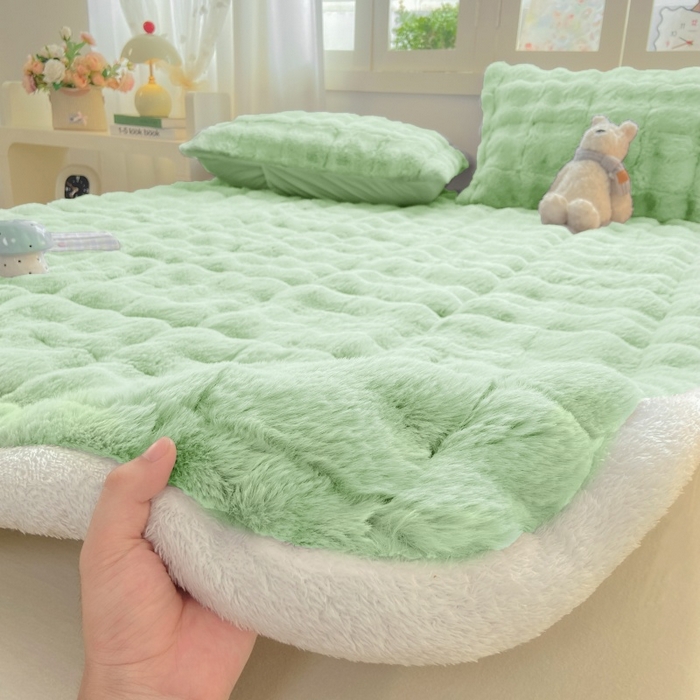 麒东家纺 2025年新款兔毛绒泡泡绒夹棉床垫 绿色