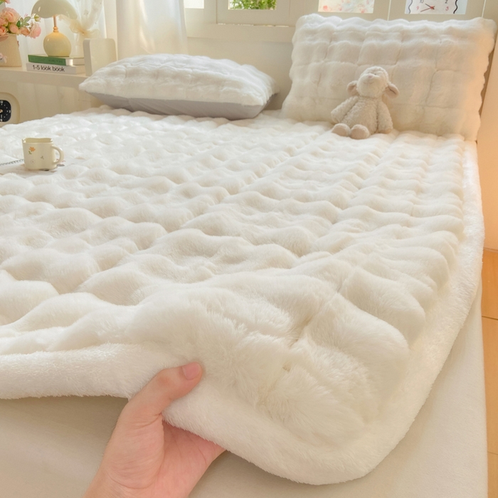 麒东家纺 2025年新款兔毛绒泡泡绒夹棉床垫 米白